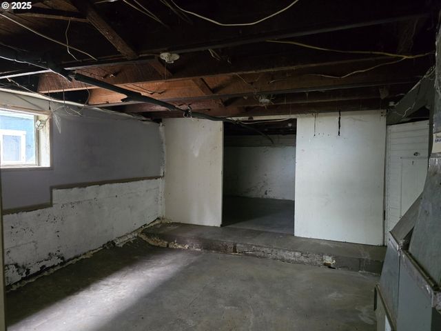 1414 Se MILL St, Roseburg, OR 97470