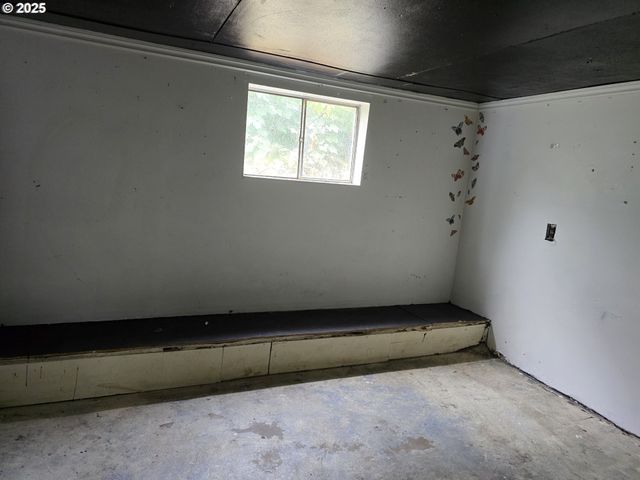 1414 Se MILL St, Roseburg, OR 97470