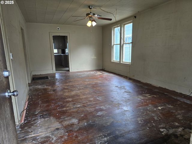 1414 Se MILL St, Roseburg, OR 97470