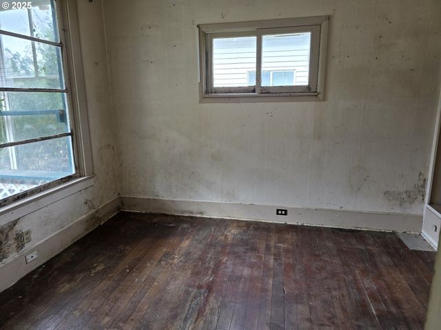 1414 Se MILL St, Roseburg, OR 97470
