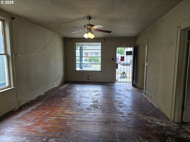 1414 Se MILL St, Roseburg, OR 97470