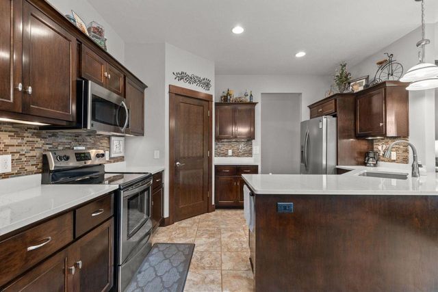 1841 MARTINGALE LANE, Neenah, WI 54956