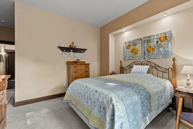 1841 MARTINGALE LANE, Neenah, WI 54956