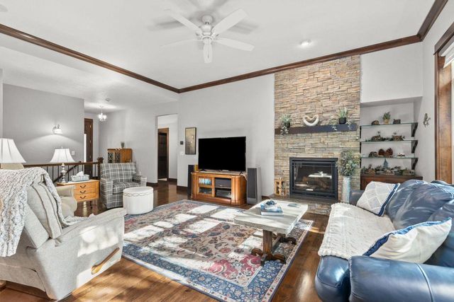 1841 MARTINGALE LANE, Neenah, WI 54956