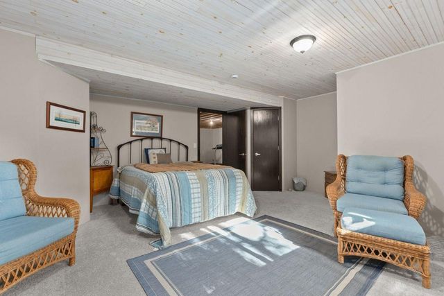 1841 MARTINGALE LANE, Neenah, WI 54956
