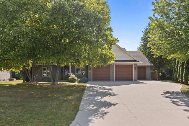 1841 MARTINGALE LANE, Neenah, WI 54956