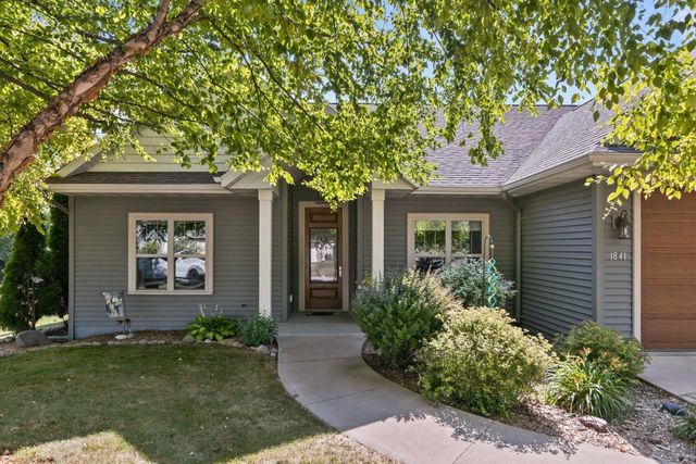 1841 MARTINGALE LANE, Neenah, WI 54956