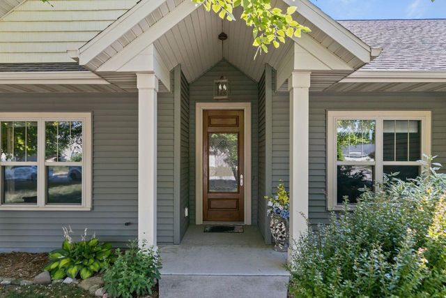 1841 MARTINGALE LANE, Neenah, WI 54956