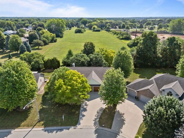 1841 MARTINGALE LANE, Neenah, WI 54956