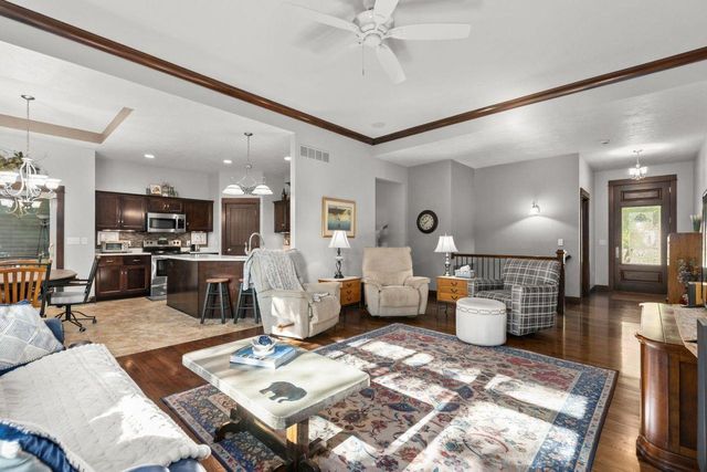 1841 MARTINGALE LANE, Neenah, WI 54956