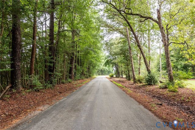 9016 Robin Rd, Disputanta, VA 23842