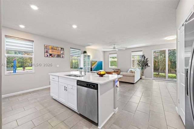 1616 Lindley St, Mangonia Park, FL 33407
