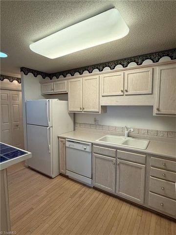 152 Wyndham Court, High Point, NC 27265