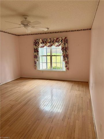 152 Wyndham Court, High Point, NC 27265