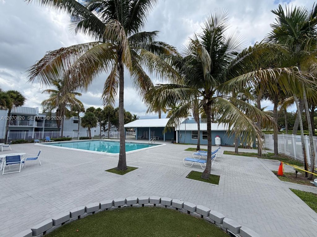 411 Executive Center Drive 109, West Palm Beach, FL 33401