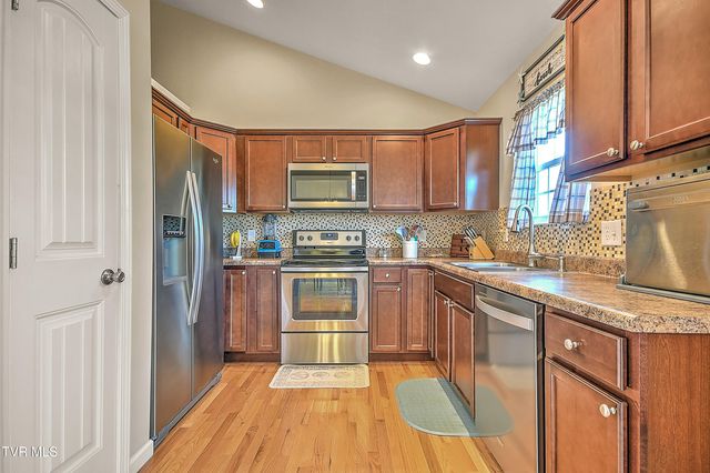 134 May Apple Drive, Bluff City, TN 37618