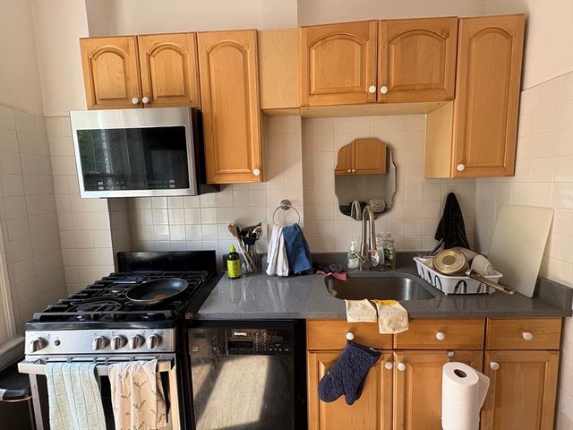 316 Summit Avenue 6, Boston, MA 02135