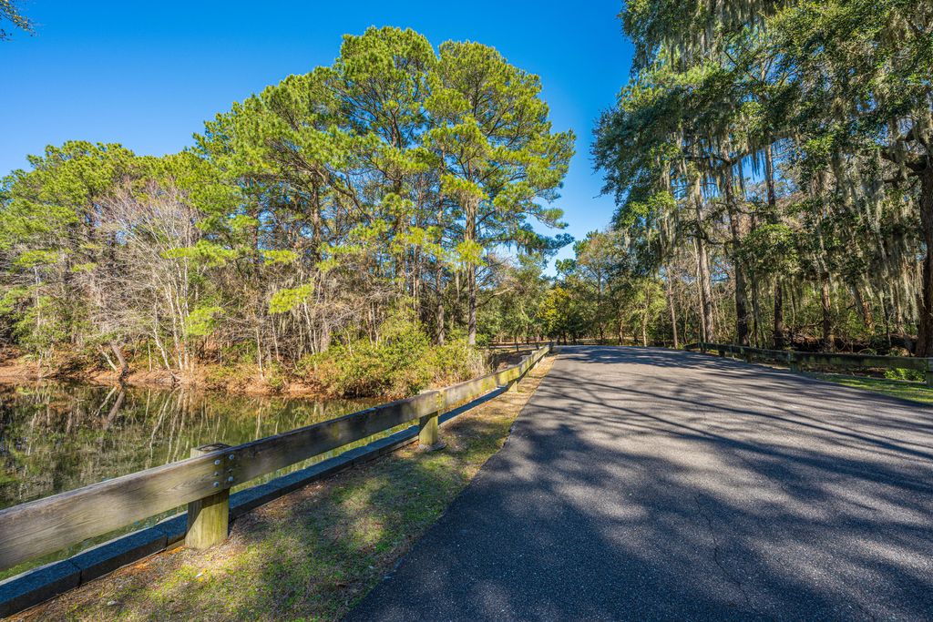 Image 10 of property listing at 4066 Gnarled Oaks Lane, Johns Island, SC 29455