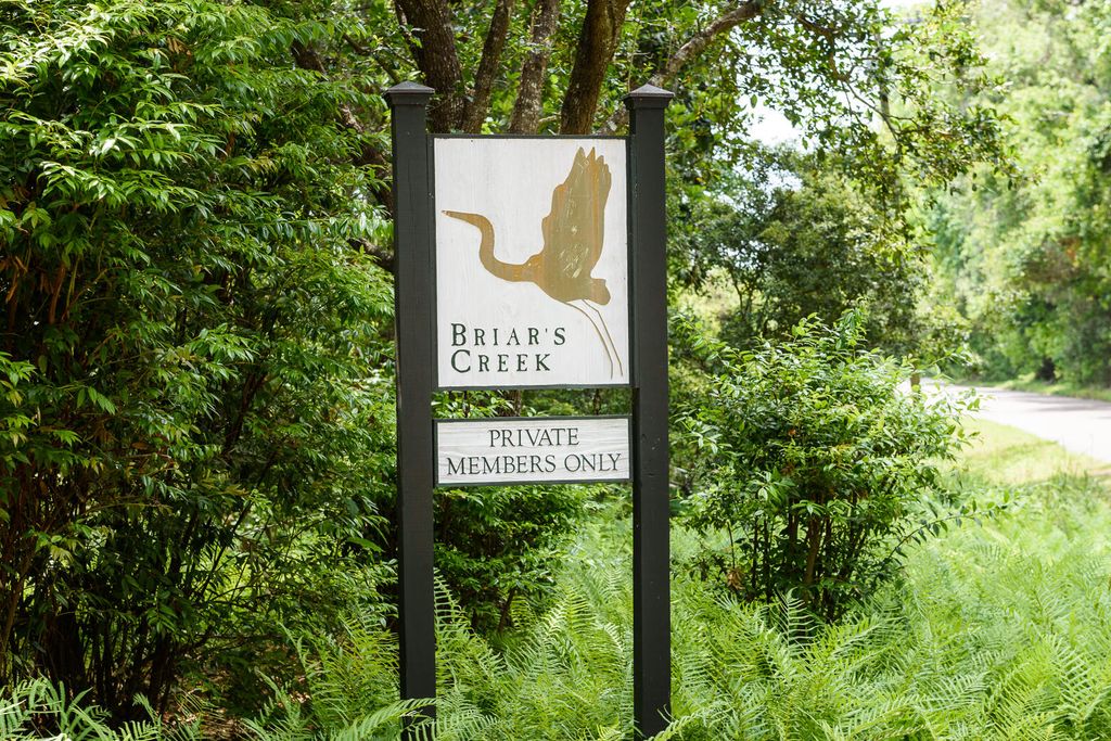 Image 18 of property listing at 4066 Gnarled Oaks Lane, Johns Island, SC 29455