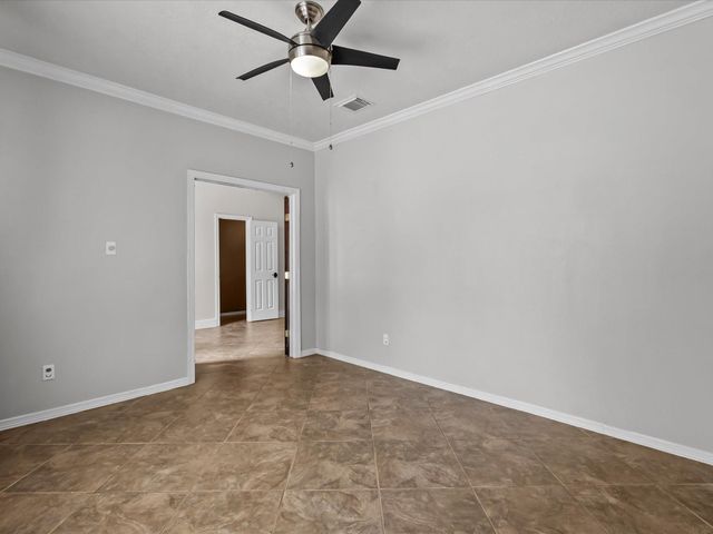 201 Lago Vista Street, Kemah, TX 77565