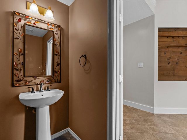 201 Lago Vista Street, Kemah, TX 77565