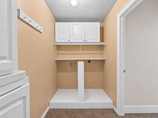 201 Lago Vista Street, Kemah, TX 77565
