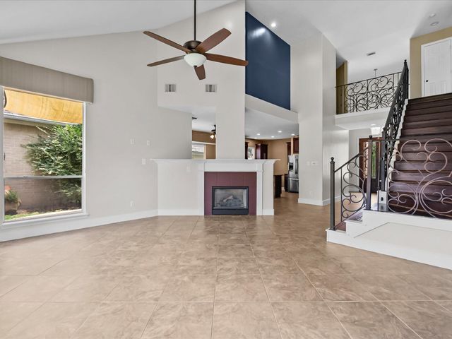 201 Lago Vista Street, Kemah, TX 77565