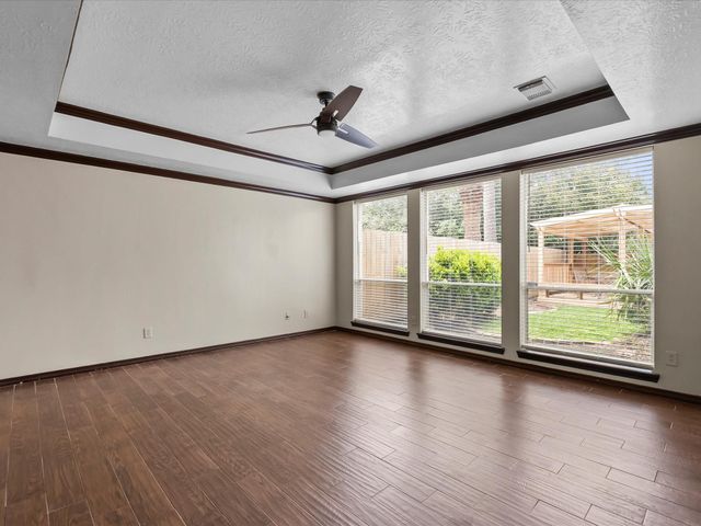 201 Lago Vista Street, Kemah, TX 77565