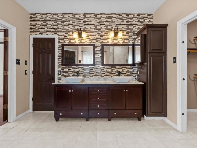 201 Lago Vista Street, Kemah, TX 77565