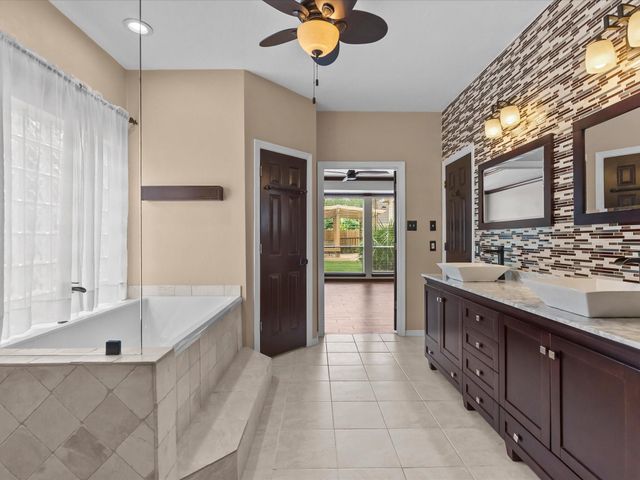 201 Lago Vista Street, Kemah, TX 77565