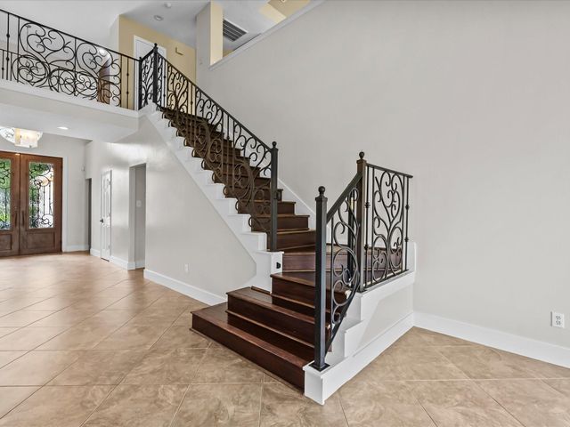 201 Lago Vista Street, Kemah, TX 77565
