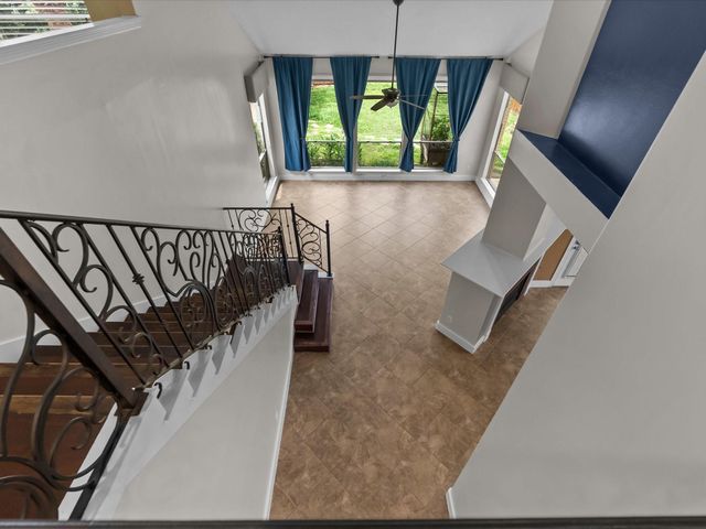 201 Lago Vista Street, Kemah, TX 77565