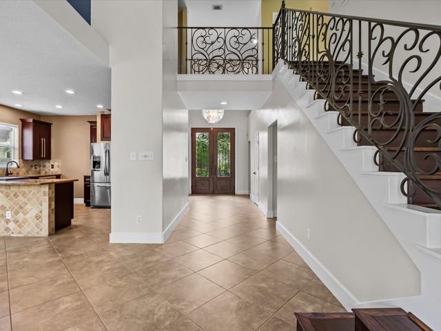 201 Lago Vista Street, Kemah, TX 77565