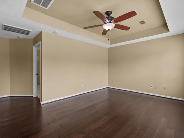 201 Lago Vista Street, Kemah, TX 77565