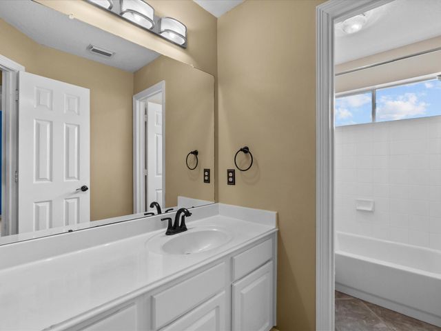 201 Lago Vista Street, Kemah, TX 77565