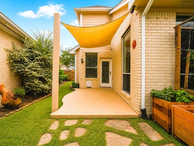 201 Lago Vista Street, Kemah, TX 77565
