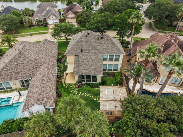 201 Lago Vista Street, Kemah, TX 77565