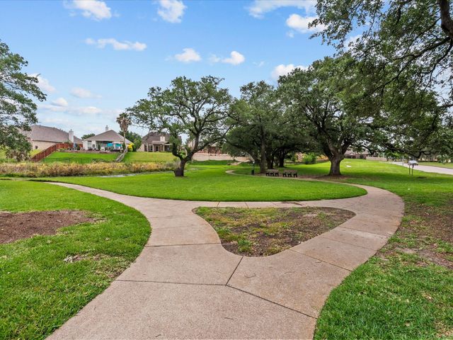 201 Lago Vista Street, Kemah, TX 77565