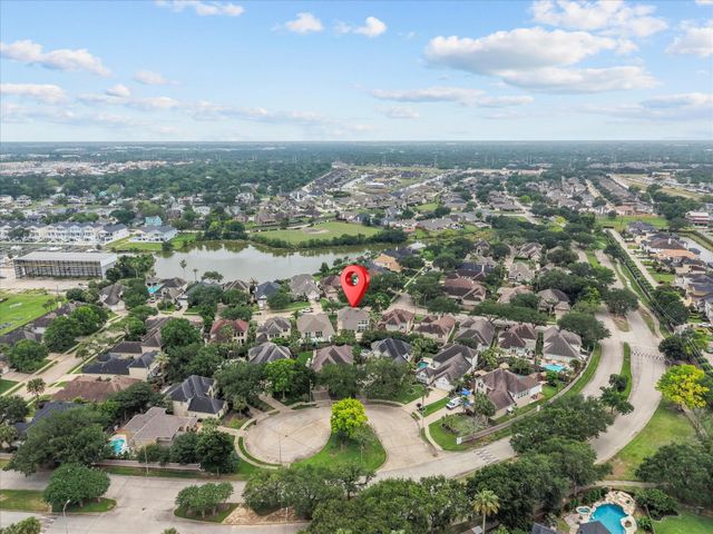 201 Lago Vista Street, Kemah, TX 77565