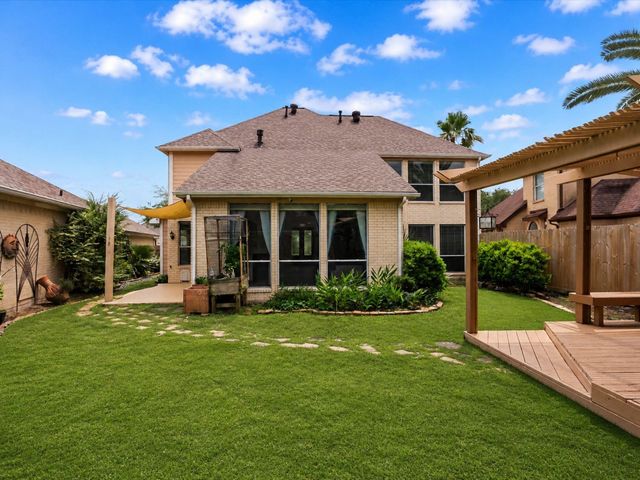 201 Lago Vista Street, Kemah, TX 77565
