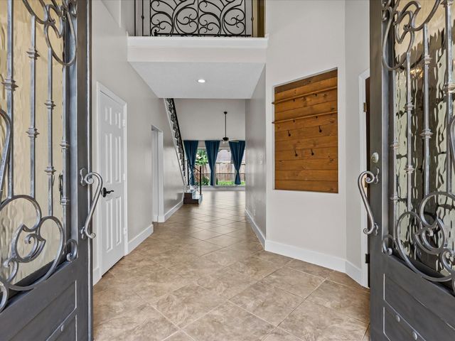 201 Lago Vista Street, Kemah, TX 77565