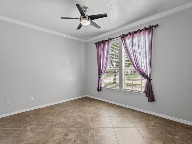 201 Lago Vista Street, Kemah, TX 77565