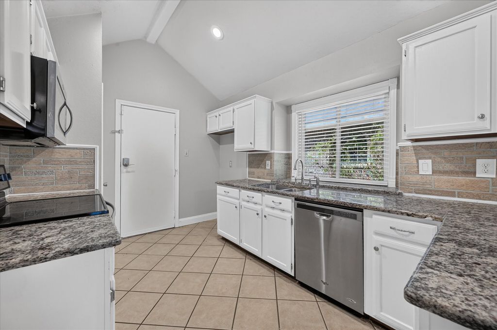 7520 Lake Arrowhead Drive, Fort Worth, TX 76137 — photo 5