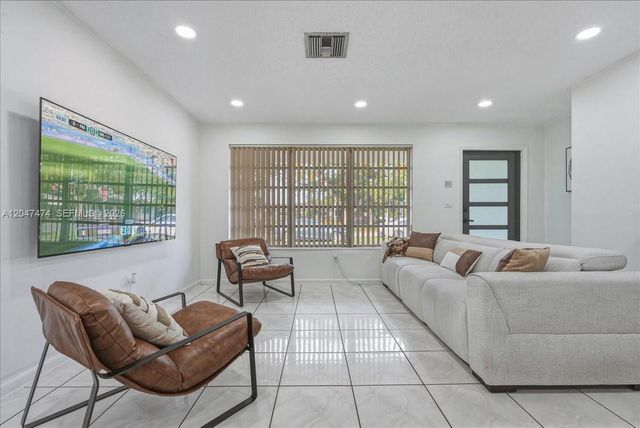 7850 W 16th Avenue, Hialeah, FL 33014