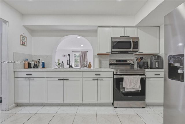 7850 W 16th Avenue, Hialeah, FL 33014