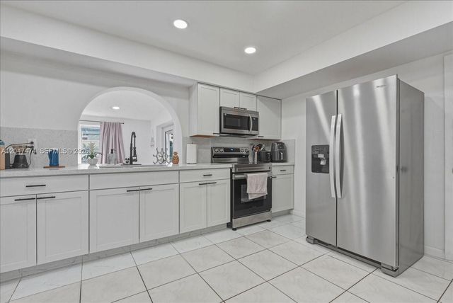 7850 W 16th Avenue, Hialeah, FL 33014