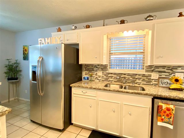221 E Defee Avenue, Baytown, TX 77520