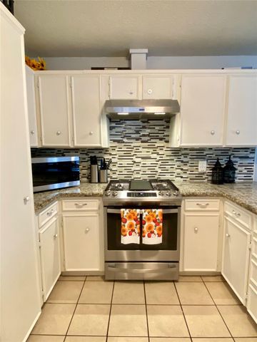 221 E Defee Avenue, Baytown, TX 77520