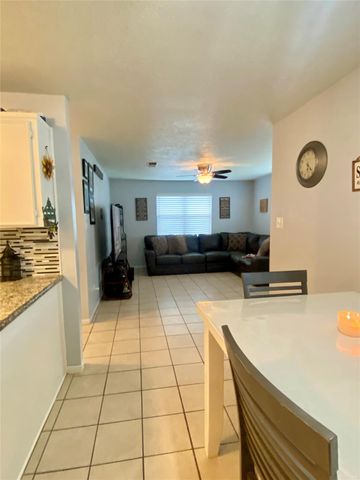 221 E Defee Avenue, Baytown, TX 77520