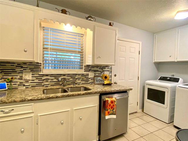 221 E Defee Avenue, Baytown, TX 77520